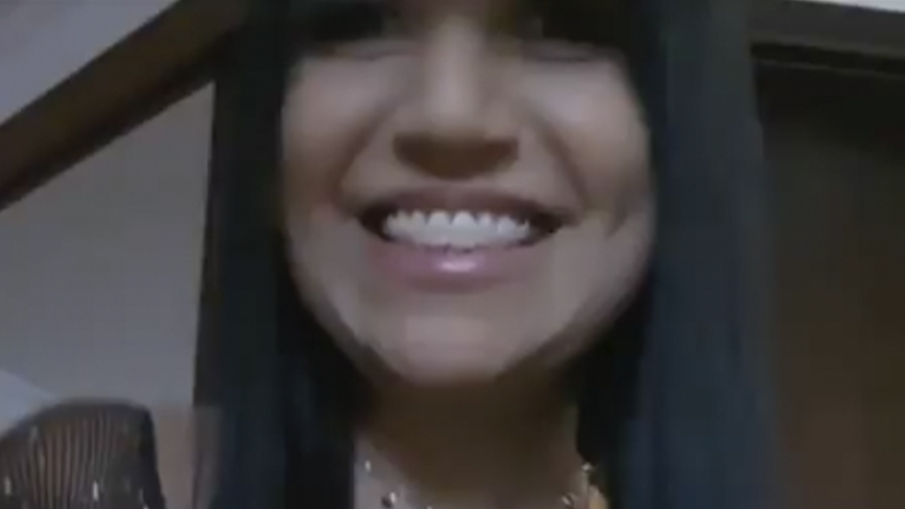 Posso dançar assim pra você? Uma mulher feliz deixa um encontro muito mais perfeito!😍😍😍🖤