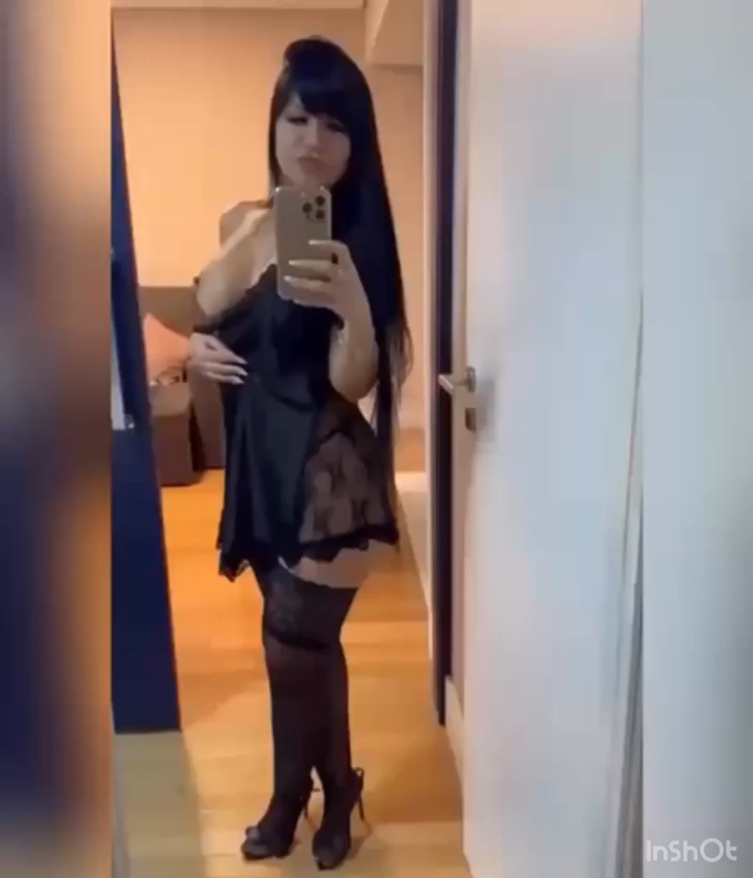 Venha sentir o meu corpo sedoso e todo cheiroso, passar os dedos nas minhas madeixas e ver bem de pertinho o meu sorriso enquanto te mostro o "paraíso". Vem! 🫦
